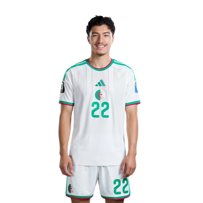 قميص المنتخب الجزائري لكرة القدم لكأس العالم 2026 (نسخة اللاعبين/نسخة المباريات) - لاعبو الوسط: رقم 14 هشام بوداوي، رقم 19 نبيل بن طالب، رقم 22 إبراهيم مازا، رقم 24 ياسين تيتراوي