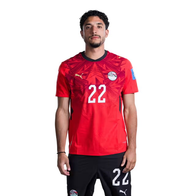 قميص المنتخب المصري لكرة القدم لكأس العالم 2026 (نسخة اللاعبين/نسخة المباريات) — المهاجمون: رقم 12 هيثم حسن، رقم 20 إبراهيم عادل، رقم 22 عمر مرموش، رقم 25 زيزو.