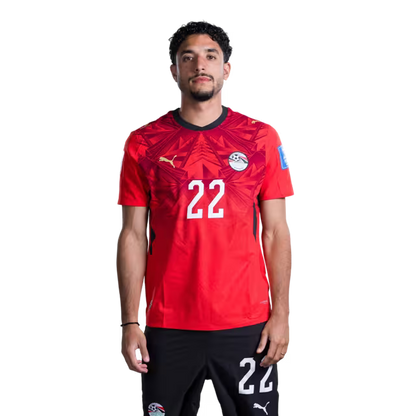 قميص المنتخب المصري لكرة القدم لكأس العالم 2026 (نسخة اللاعبين/نسخة المباريات) — المهاجمون: رقم 12 هيثم حسن، رقم 20 إبراهيم عادل، رقم 22 عمر مرموش، رقم 25 زيزو.