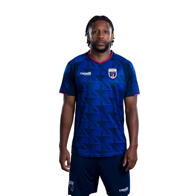 Camisola da Seleção Cabo Verde para o Mundial 2026 (Versão Jogador/Versão Jogo) — Defesas: Nº 5 Logan Costa, Nº 15 Sidny Lopes Cabral, Nº 22 Steven Moreira