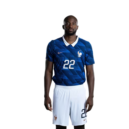 Maillot de l'équipe de France de football pour la Coupe du Monde 2026 (Version joueur/Version match) — Attaquants : n° 11 Michael Olise, n° 12 Bradley Barcola, n° 20 Désiré Doué, n° 22 Jean-Philippe Mateta