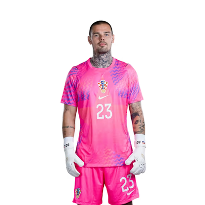 Dres hrvatske nogometne reprezentacije za Svjetsko prvenstvo 2026. (verzija za igrača/verzija za utakmicu) — Vratari: Br. 1 Dominik LIVAKOVIC, Br. 12 Ivor PANDUR, Br. 23 Dominik KOTARSKI