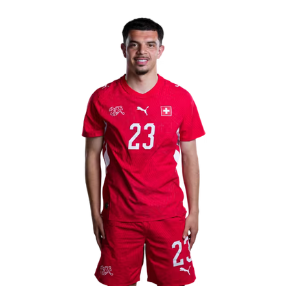 Schweizer Fußballnationalmannschaftstrikot 2026 (Spielerversion/Spielversion) – Stürmer: Nr. 17 Ruben Vargas, Nr. 19 Noah Okafor, Nr. 23 Zeki Amdouni, Nr. 26 Cedric Itten