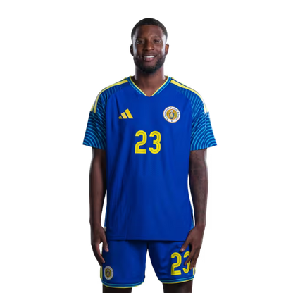 Jersey di Kopa Mundial 2026 Selekshon Nashonal di Futbòl Kòrsou (Vershon di Hungadó/Vershon di Partido) —Defensornan: No. 23 Riechedly Bazoer, No. 24 Deveron Fonville