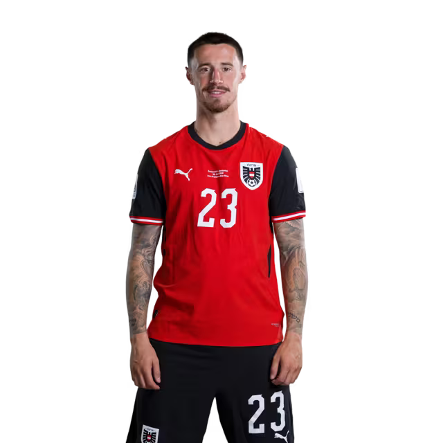Österreichisches Nationalmannschaftstrikot für die WM 2026 (Spielerversion/Match-Version) – Abwehr: Nr. 23 Marco FRIEDL, Nr. 25 Michael SVOBODA