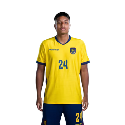 Camiseta de la Selección Nacional de Fútbol de Ecuador para el Mundial 2026 (Versión de jugador/Versión de partido) — Delanteros: N.° 16 Jordy CAICEDO, N.° 19 Gonzalo PLATA, N.° 20 Nilson ANGULO, N.° 24 Jeremy AREVALO
