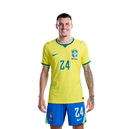 Camisa da Seleção Brasileira para a Copa do Mundo de 2026 (Versão Jogador/Versão de Jogo) — Defensores: Nº 16 DOUGLAS SANTOS, Nº 24 ROGER IBANEZ