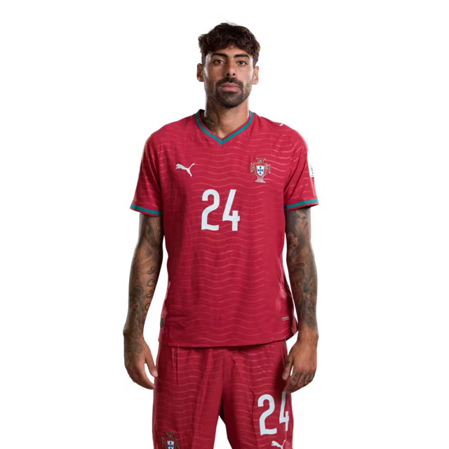 Camisola da Seleção Portuguesa de Futebol para o Mundial 2026 (versão do jogador/versão do jogo) - Defesas: Nº 20 JOAO CANCELO, Nº 24 SAMU COSTA, Nº 25 NUNO MENDES
