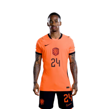 Nederlands elftal WK-shirt 2026 (spelersversie/wedstrijdversie) — Aanvallers: nr. 17 Noa Lang, nr. 18 Donyell Malen, nr. 19 Brian Brobbey, nr. 24 Crysencio Summerville