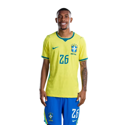 Camisa da Seleção Brasileira para a Copa do Mundo de 2026 (Versão Jogador/Versão de Jogo) — Atacantes: Nº 22 GABRIEL MARTINELLI, Nº 25 IGOR THIAGO, Nº 26 RAYAN