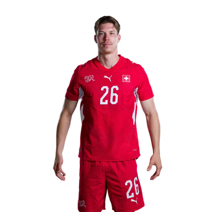Schweizer Fußballnationalmannschaftstrikot 2026 (Spielerversion/Spielversion) – Stürmer: Nr. 17 Ruben Vargas, Nr. 19 Noah Okafor, Nr. 23 Zeki Amdouni, Nr. 26 Cedric Itten