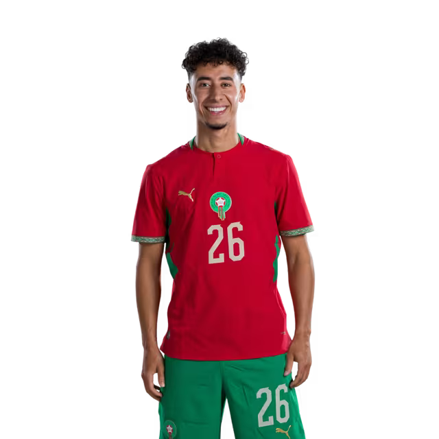 قميص المنتخب المغربي لكرة القدم لكأس العالم 2026 (نسخة اللاعبين/نسخة المباريات) — المدافعون: رقم 19 يوسف بلعمري، رقم 25 رضوان حلحال، رقم 26 أنس صلاح الدين.