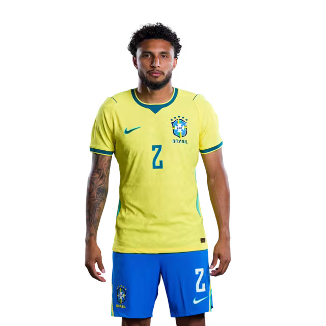 Camisa da Seleção Brasileira para a Copa do Mundo de 2026 (Versão Jogador/Versão de Jogo) — Meio-campistas: Nº 2 EDERSON SILVA, Nº 5 CASEMIRO, Nº 8 BRUNO GUIMARÃES