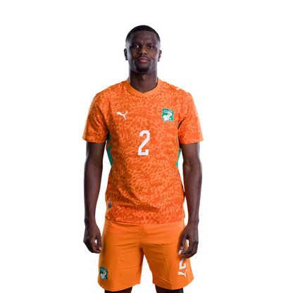 Maillot de l'équipe nationale de Côte d'Ivoire pour la Coupe du Monde 2026 (Version joueur/Version match) — Défenseurs : n° 2 Ousmane Diomande, n° 3 Ghislain Konan, n° 5 Wilfried Singo