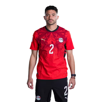 قميص المنتخب المصري لكرة القدم لكأس العالم 2026 (نسخة اللاعبين/نسخة المباريات) — المدافعون: رقم 2 ياسر إبراهيم، رقم 3 محمد هاني، رقم 4 حسام عبد المجيد.