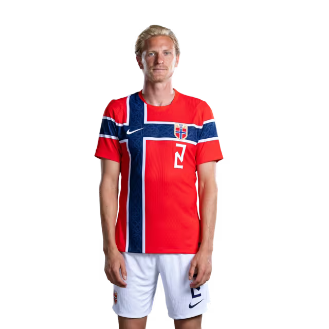 Norges landslag i fotball VM-drakt 2026 (spillerversjon/kampversjon) — Midtbanespillere: Nr. 2 Morten Thorsby, Nr. 6 Patrick BERG, Nr. 8 Sander BERGE