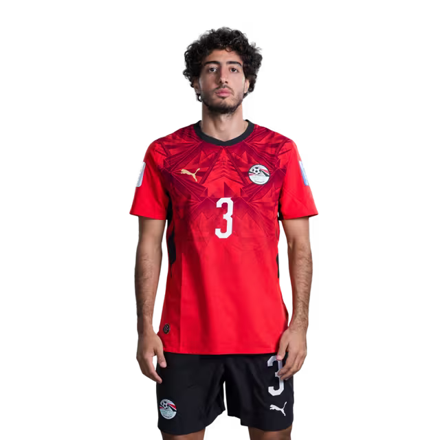قميص المنتخب المصري لكرة القدم لكأس العالم 2026 (نسخة اللاعبين/نسخة المباريات) — المدافعون: رقم 2 ياسر إبراهيم، رقم 3 محمد هاني، رقم 4 حسام عبد المجيد.