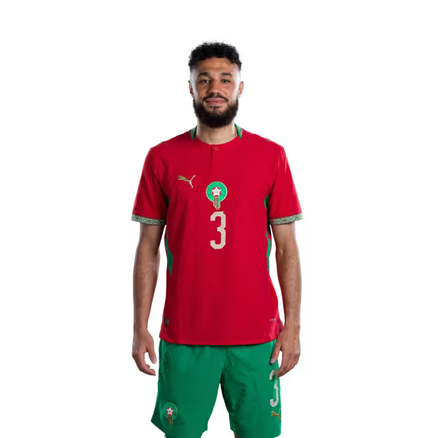 قميص المنتخب المغربي لكرة القدم لكأس العالم 2026 (نسخة اللاعبين/نسخة المباريات) — المدافعون: رقم 2 أشرف حكيمي، رقم 3 نصير مزراوي، رقم 5 مروان سعدان.
