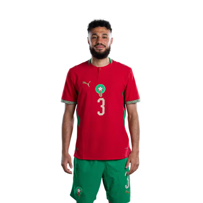 قميص المنتخب المغربي لكرة القدم لكأس العالم 2026 (نسخة اللاعبين/نسخة المباريات) — المدافعون: رقم 2 أشرف حكيمي، رقم 3 نصير مزراوي، رقم 5 مروان سعدان.