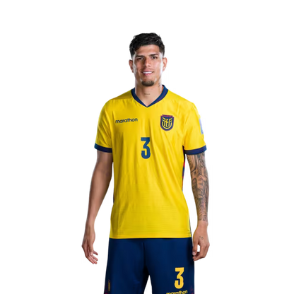 Camiseta de la Selección Nacional de Fútbol de Ecuador para el Mundial 2026 (Versión de jugador/Versión de partido) — Defensas: N.° 2 Félix Torres, N.° 3 Piero Hincapie, N.° 4 Joel Ordónez