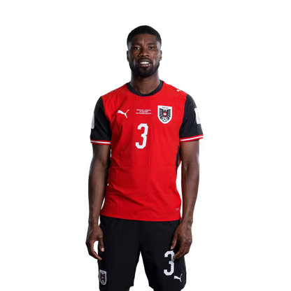 Österreichisches Nationalmannschaftstrikot für die WM 2026 (Spielerversion/Match-Version) – Abwehrspieler: Nr. 2 David Affengruber, Nr. 3 Kevin Danso, Nr. 5 Stefan Posch