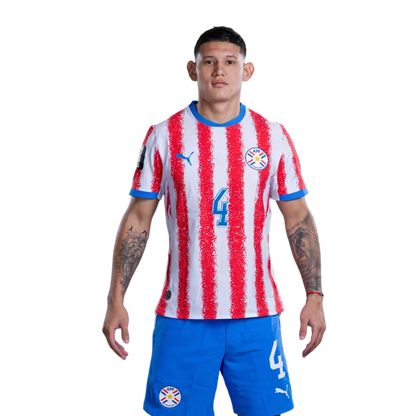 Selección Nacional de Fútbol Paraguay 2026 FIFA Mundial Jersey (Versión Jugador ha Versión Partido) - Defensores: No 2 Gustavo VELAZQUEZ, No 3 Omar ALDERETE,No. 4 Juan José CACERES rehegua