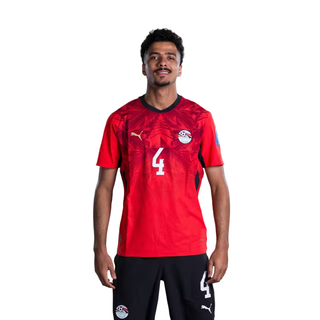قميص المنتخب المصري لكرة القدم لكأس العالم 2026 (نسخة اللاعبين/نسخة المباريات) — المدافعون: رقم 2 ياسر إبراهيم، رقم 3 محمد هاني، رقم 4 حسام عبد المجيد.