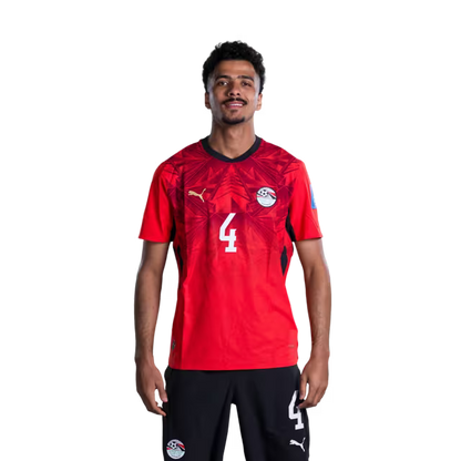 قميص المنتخب المصري لكرة القدم لكأس العالم 2026 (نسخة اللاعبين/نسخة المباريات) — المدافعون: رقم 2 ياسر إبراهيم، رقم 3 محمد هاني، رقم 4 حسام عبد المجيد.