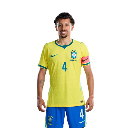 Camisa da Seleção Brasileira para a Copa do Mundo de 2026 (Versão Jogador/Versão de Jogo) — Defensores: Nº 3 GABRIEL MAGALHÃES, Nº 4 MARQUINHOS, Nº 6 ALEX SANDRO