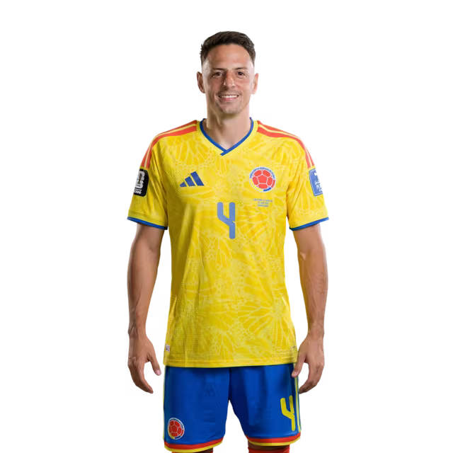 Camiseta de la Selección de Colombia para el Mundial 2026 (Versión jugador/Versión partido) — Defensas: N.º 2 Daniel Muñoz, N.º 3 Jhon Lucumí, N.º 4 Santiago Arias.