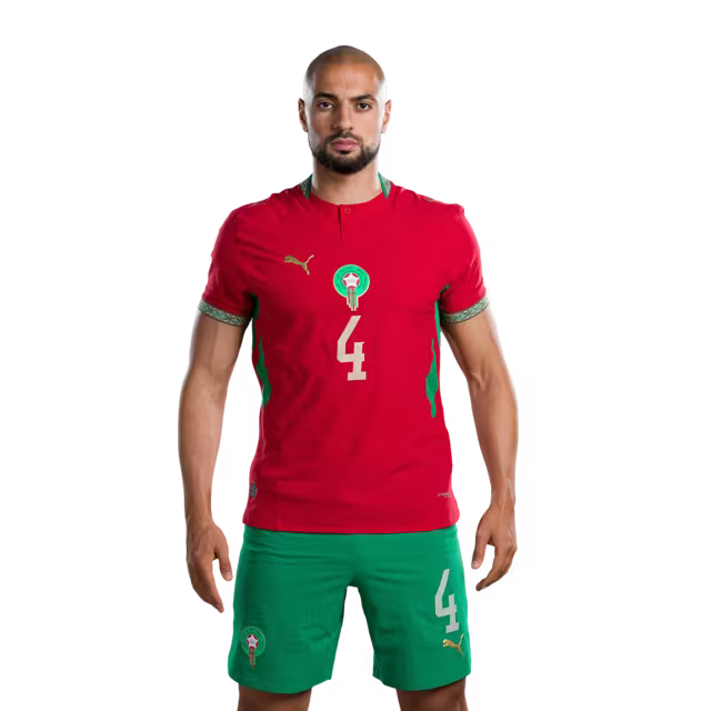 قميص المنتخب المغربي لكرة القدم لكأس العالم 2026 (نسخة اللاعبين/نسخة المباريات) — لاعبو الوسط: رقم 4 سفيان أمرابط، رقم 6 أيوب بوعدي، رقم 7 شمس الدين الطالبي.