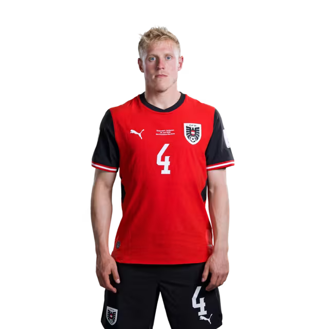 Österreichisches Nationalmannschaftstrikot für die WM 2026 (Spielerversion/Match-Version) – Mittelfeldspieler: Nr. 4 Xaver Schlager, Nr. 6 Nicolas Seiwald, Nr. 9 Marcel Sabitzer