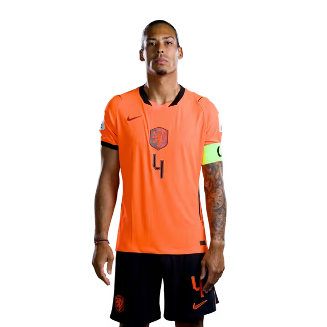 Nederlands elftal WK-shirt 2026 (spelersversie/wedstrijdversie) — Verdedigers: nr. 2 Lutsharel Geertruida, nr. 4 Virgil van Dijk, nr. 5 Nathan Ake