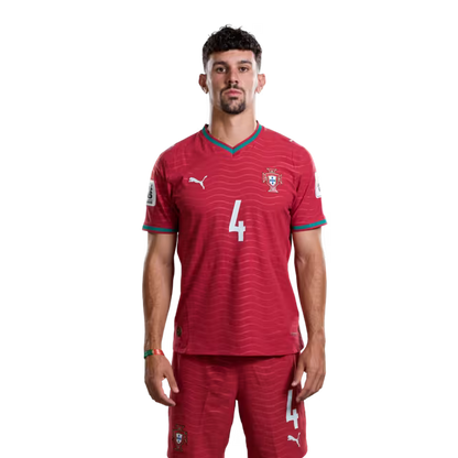 Camisola da Seleção Portuguesa de Futebol para o Mundial 2026 (versão do jogador/versão do jogo) — Defesas: Nº2 NELSON SEMEDO, Nº3 RUBEN DIAS, Nº4 TOMAS ARAUJO