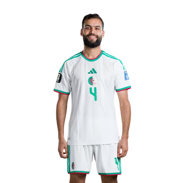قميص المنتخب الجزائري لكرة القدم لكأس العالم 2026 (نسخة اللاعبين/نسخة المباريات) - المدافعون: رقم 2 عيسى مندي، رقم 3 أشرف عبادة، رقم 4 محمد أمين توغاي