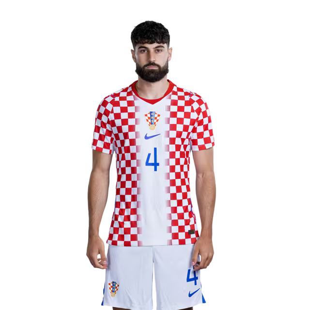 Dres hrvatske nogometne reprezentacije za Svjetsko prvenstvo 2026. (verzija za igrača/verzija za utakmicu) — Obrambeni igrači: Br. 2 Josip STANIŠIĆ, Br. 3 Marin PONGRAČIĆ, Br. 4 Joško GVARDIOL
