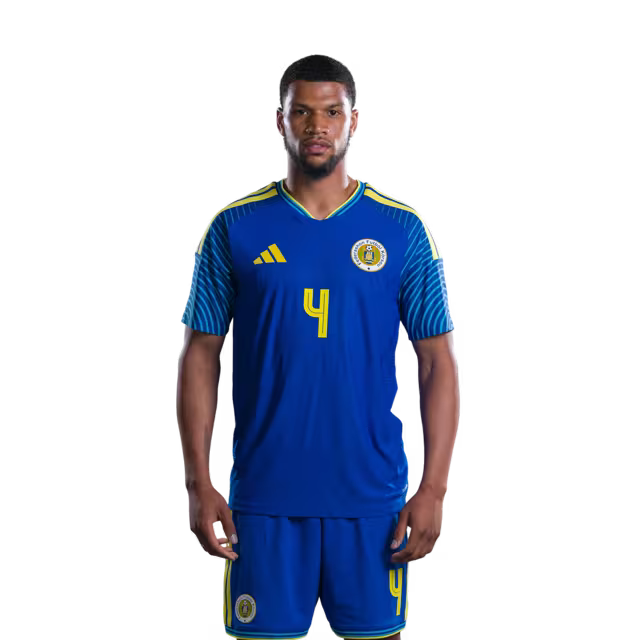 Jersey di Kopa Mundial 2026 Selekshon Nashonal di Futbòl Kòrsou (Vershon di Hungadó/Vershon di Partido) —Defensornan: No. 2 Shrandy Sambo, No. 3 Julien Gari, i No. 4 Rochon Van Eijma.