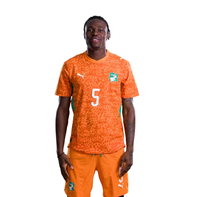 Maillot de l'équipe nationale de Côte d'Ivoire pour la Coupe du Monde 2026 (Version joueur/Version match) — Défenseurs : n° 2 Ousmane Diomande, n° 3 Ghislain Konan, n° 5 Wilfried Singo