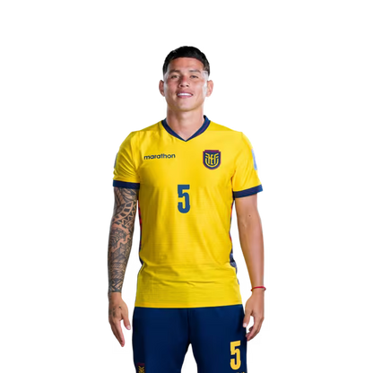 Camiseta de la Selección Nacional de Fútbol de Ecuador para el Mundial 2026 (Versión de jugador/Versión de partido) — Centrocampistas: N.° 5 Jordy ALCIVAR, N.° 8 Anthony VALENCIA, N.° 10 Kendry PAEZ