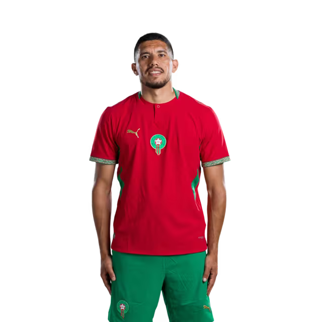 قميص المنتخب المغربي لكرة القدم لكأس العالم 2026 (نسخة اللاعبين/نسخة المباريات) — المدافعون: رقم 2 أشرف حكيمي، رقم 3 نصير مزراوي، رقم 5 مروان سعدان.