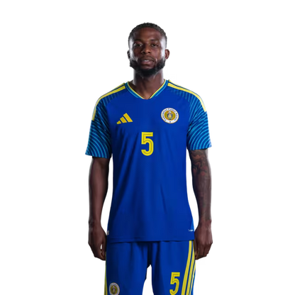 Jersey di Kopa Mundial 2026 Selekshon Nashonal di Futbòl Kòrsou (Vershon di Hungadó/Vershon di Partido) —Defensornan: No.5 Sherel FLORANUS, No.18 Armando BISHOP, No.20 Joshua BRENET