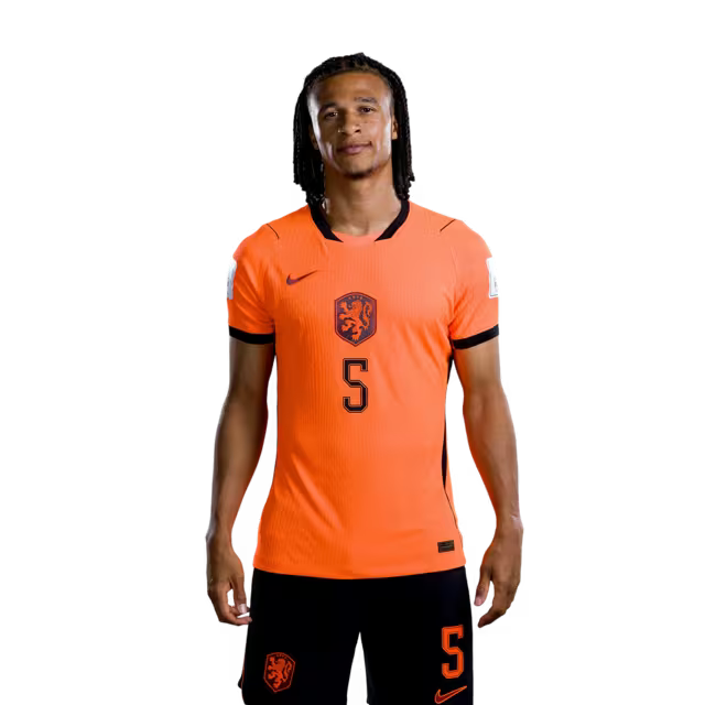 Nederlands elftal WK-shirt 2026 (spelersversie/wedstrijdversie) — Verdedigers: nr. 2 Lutsharel Geertruida, nr. 4 Virgil van Dijk, nr. 5 Nathan Ake