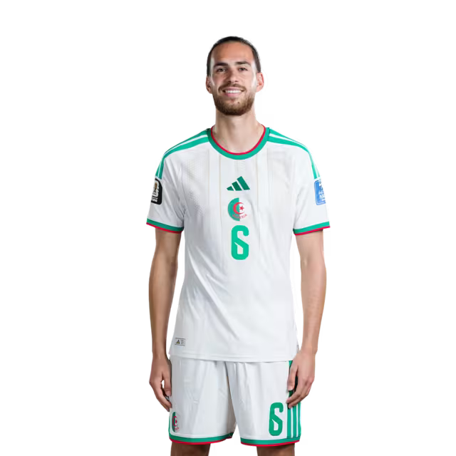 قميص المنتخب الجزائري لكرة القدم لكأس العالم 2026 (نسخة اللاعبين/نسخة المباريات) - لاعبو الوسط: رقم 6 رامز زروقي، رقم 8 حسام عوار، رقم 10 فارس شايبي