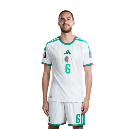 قميص المنتخب الجزائري لكرة القدم لكأس العالم 2026 (نسخة اللاعبين/نسخة المباريات) - لاعبو الوسط: رقم 6 رامز زروقي، رقم 8 حسام عوار، رقم 10 فارس شايبي