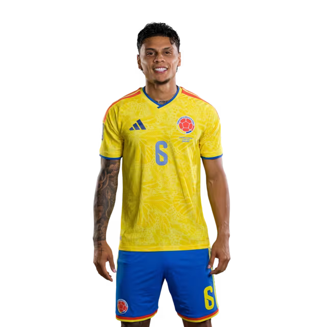 Camiseta de la Selección Nacional de Fútbol de Colombia para el Mundial 2026 (Versión jugador/Versión partido) — Centrocampistas: N.º 5 Kevin CASTAÑO, N.º 6 Richard RÍOS, N.º 8 Jorge CARRASCAL