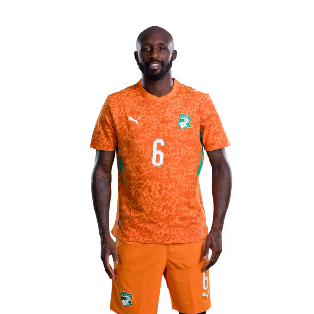 Maillot de l'équipe nationale de Côte d'Ivoire pour la Coupe du Monde 2026 (Version joueur/Version match) — Milieux de terrain : n° 4 Jean Michael Seri, n° 6 Seko Fofana, n° 8 Franck Kessie