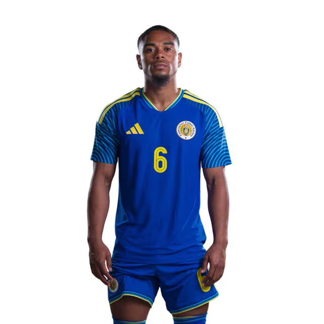 Jersey di Kopa Mundial 2026 Selekshon Nashonal di Futbòl Kòrsou (Vershon di Hungadó/Vershon di Partido) —Mediokampista: No. 6 Godfried ROEMERATOE, No. 7 Juninho BACUNA, No. 8 Livano COMENENCIA
