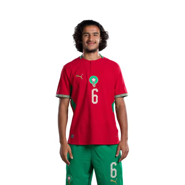 قميص المنتخب المغربي لكرة القدم لكأس العالم 2026 (نسخة اللاعبين/نسخة المباريات) — لاعبو الوسط: رقم 4 سفيان أمرابط، رقم 6 أيوب بوعدي، رقم 7 شمس الدين الطالبي.