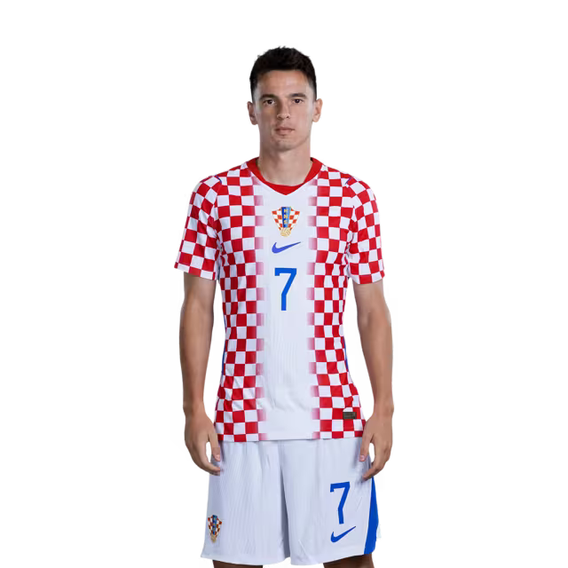 Dres hrvatske nogometne reprezentacije za Svjetsko prvenstvo 2026. (verzija za igrača/verzija za utakmicu) — Veznjaci: Br. 7 Nikola Moro, Br. 8 Mateo KOVAČIĆ, Br. 10 Luka MODRIĆ