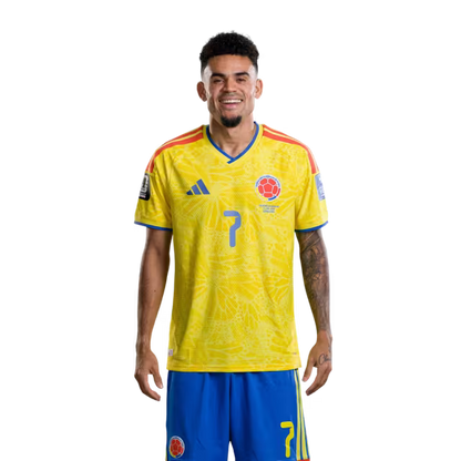 Camiseta de la Selección Nacional de Fútbol de Colombia para el Mundial 2026 (Versión jugador/Versión partido) — Delanteros: N.º 7 Luis Díaz, N.º 9 Jhon Córdoba, N.º 19 Cucho Hernández.